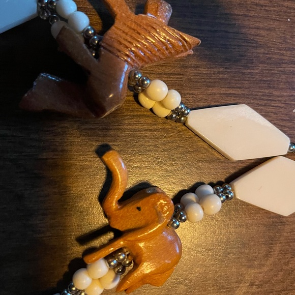 Vintage 80’s “Safari” Animal Necklace - Picture 5 of 5